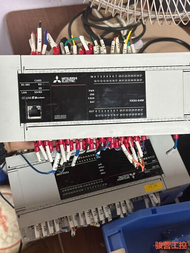 三菱FX5U-64MT现货两台年份19年骏营商贸-议价