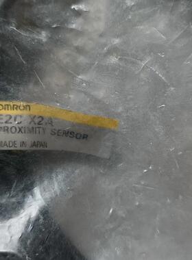 全新OMRONOMRONE2C-X2A 接近开关、感应开关，未使议价商品