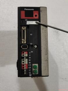 松下伺服驱动器,型号外观如图,瑕疵处已标记,当配件处议价商品