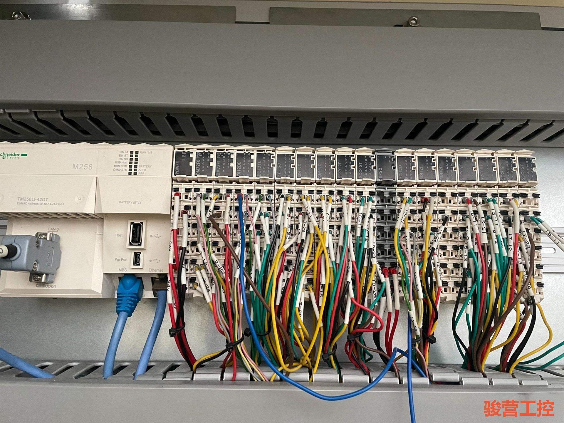 施耐德PLC，TM258LF42DT，模块如图，，功骏营商贸-议价