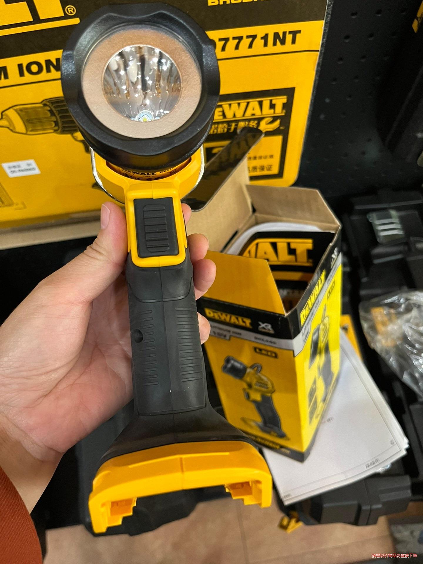 得伟DEWALT DCL040 18V锂电充电手电筒 单机(议价商品）