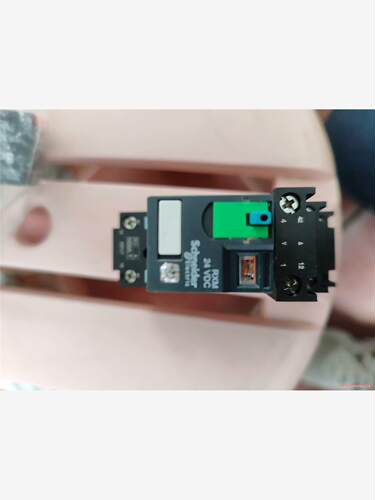 施耐德继电器RXM2AB2BD带底座3套全新(议价商品）
