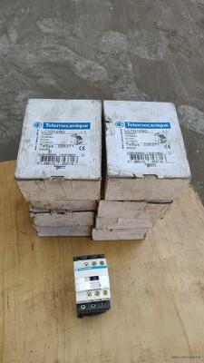 全新施耐德直流接触器LC1D12BD  24DC