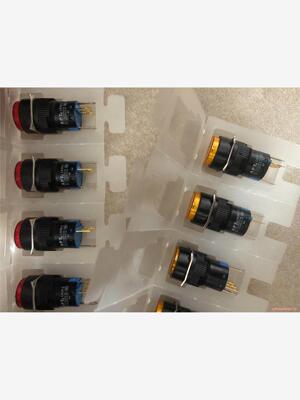 全新西门子APT按钮开关LA39-E   圆形自复位按钮，原(议价商品）