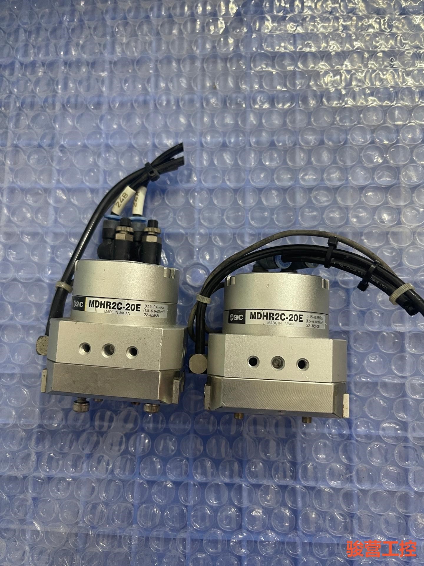 SMC原装回转驱动型2爪型气爪气动手指气缸MDHR2C-20骏营商贸—议