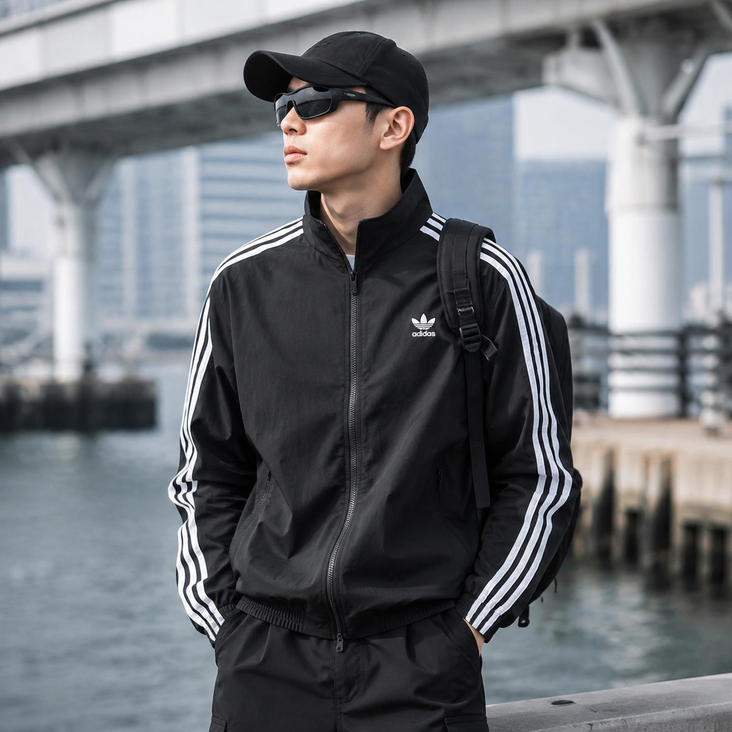 阿迪达斯男装运动服2026春秋梭织夹克情侣款宽松立领外套上衣