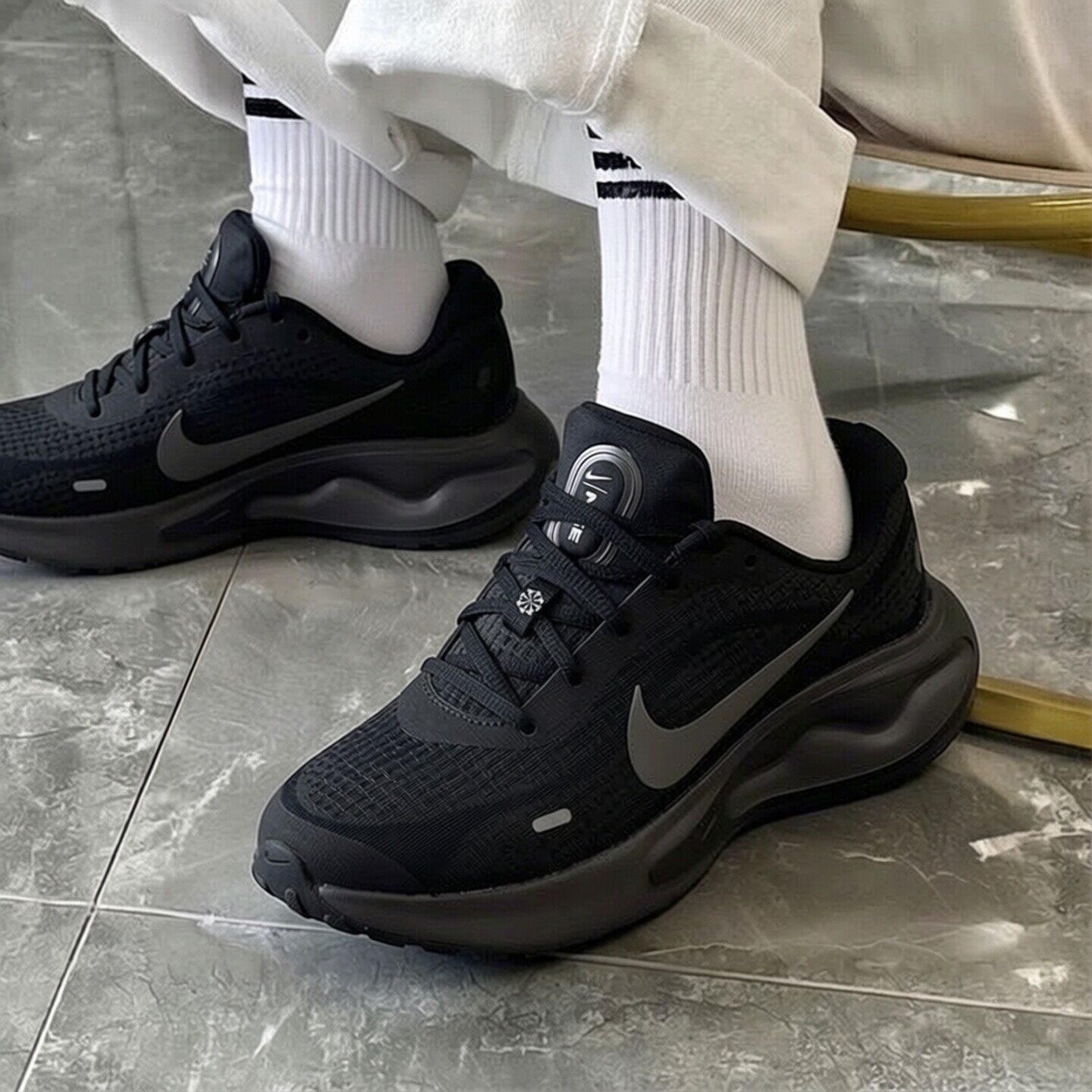 耐克男鞋黑色公路跑步鞋2026春新款NIKE JOURNEY RUN缓震运动鞋