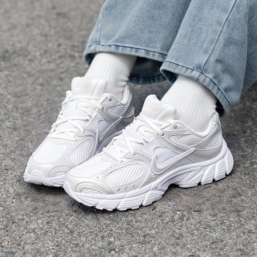 NIKEV5女款减震透气老爹鞋