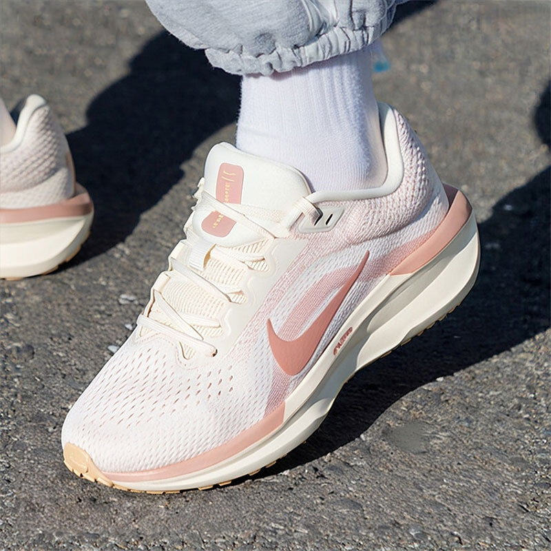 NIKE耐克缓震跑步鞋2026春季新款女款舒适轻便运动鞋FJ9510-109