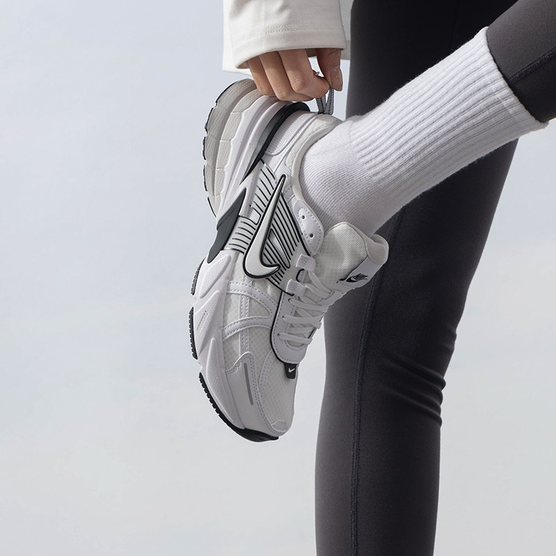 耐克跑步鞋女鞋新款V2K RUN缓震低帮运动鞋轻便休闲鞋 HF5342,运动鞋new,运动休闲鞋,淘宝优惠券,粉丝福利购,淘宝优惠卷