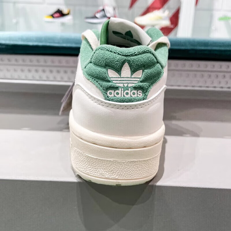 阿迪达斯小白鞋Adidas