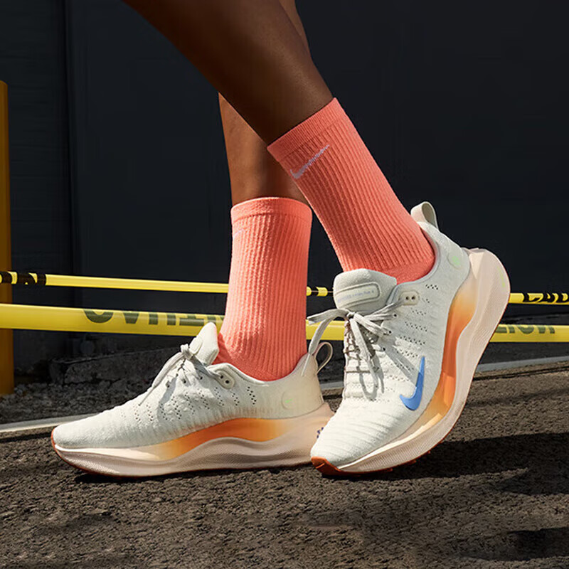 耐克NIKE休闲鞋女鞋运动鞋React Infinity Run 4减震轻便休闲鞋