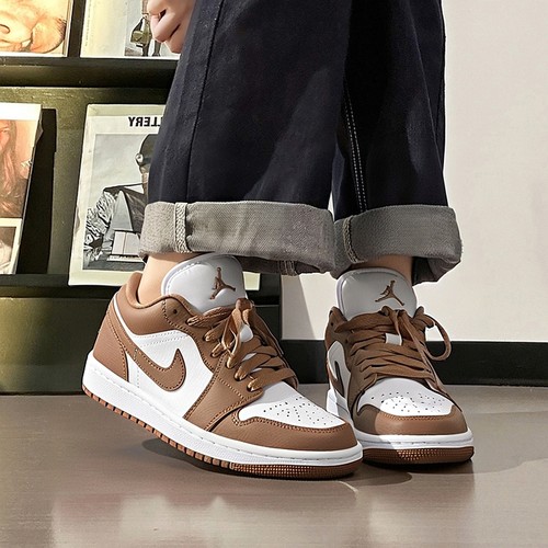 NIKE  AIR JORDAN 1耐克女款冬季款女子低帮板鞋室内篮球鞋DC0774