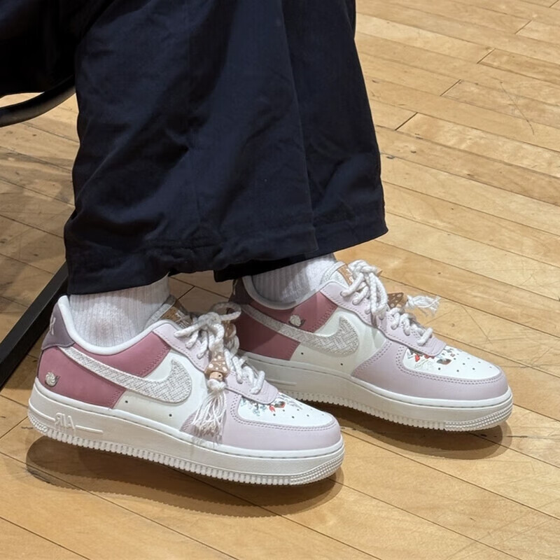NIKE耐克女鞋厚底粉色板鞋Air Force 1低帮休闲运动鞋IB8874-111