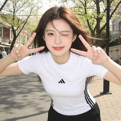 adidas阿迪达斯女子短款运动休闲修身圆领T恤收腰短袖秋季JE1239