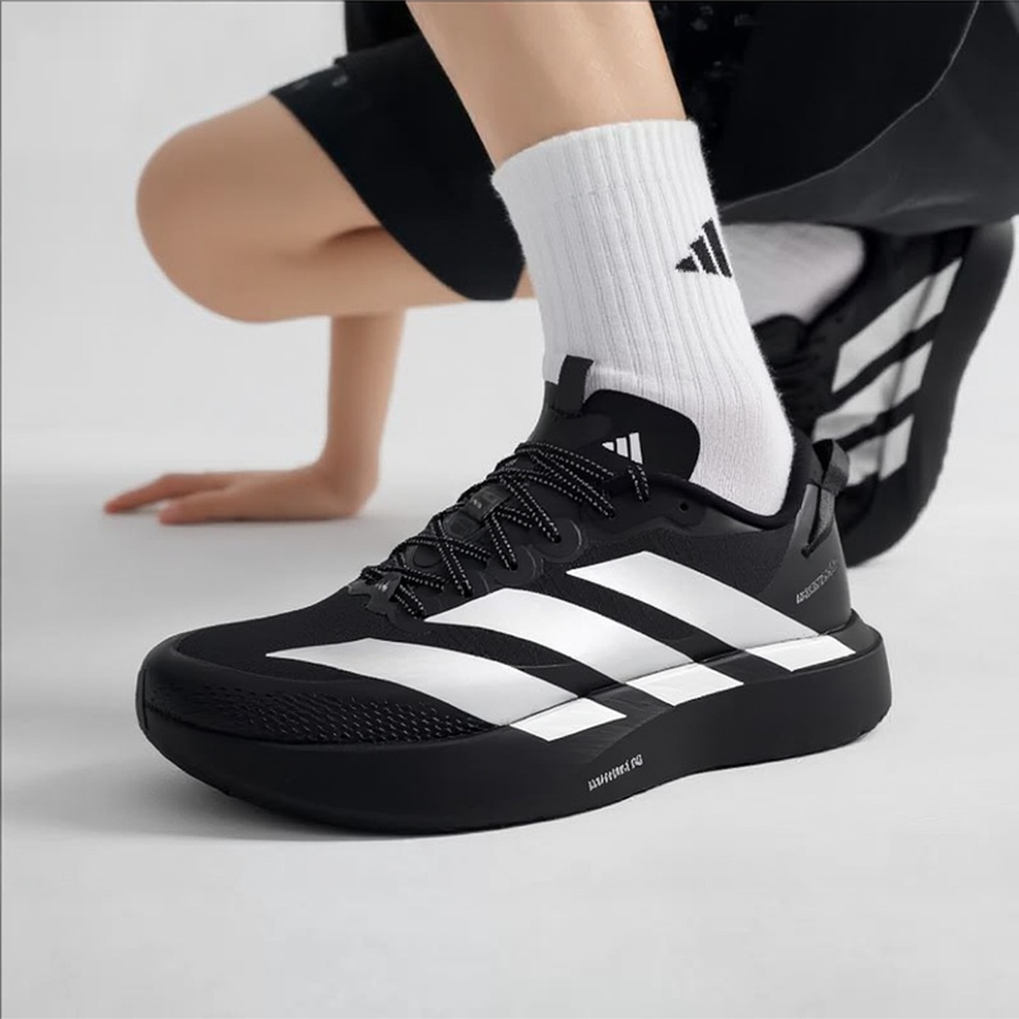 ADIDAS阿迪达斯男鞋低帮运动跑步鞋25冬季新款健身训练鞋KK2683