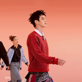 何与同款红色毛衣阿迪达斯三叶草26新年款男运动休闲套头衫KT0693