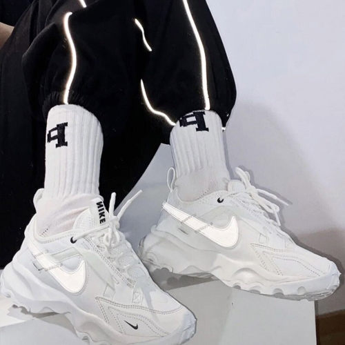 合成革与织物鞋面厚底设计
