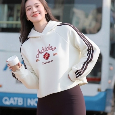 阿迪达斯官网26春季新年款女装连帽卫衣CNY运动休闲套头衫KH2695