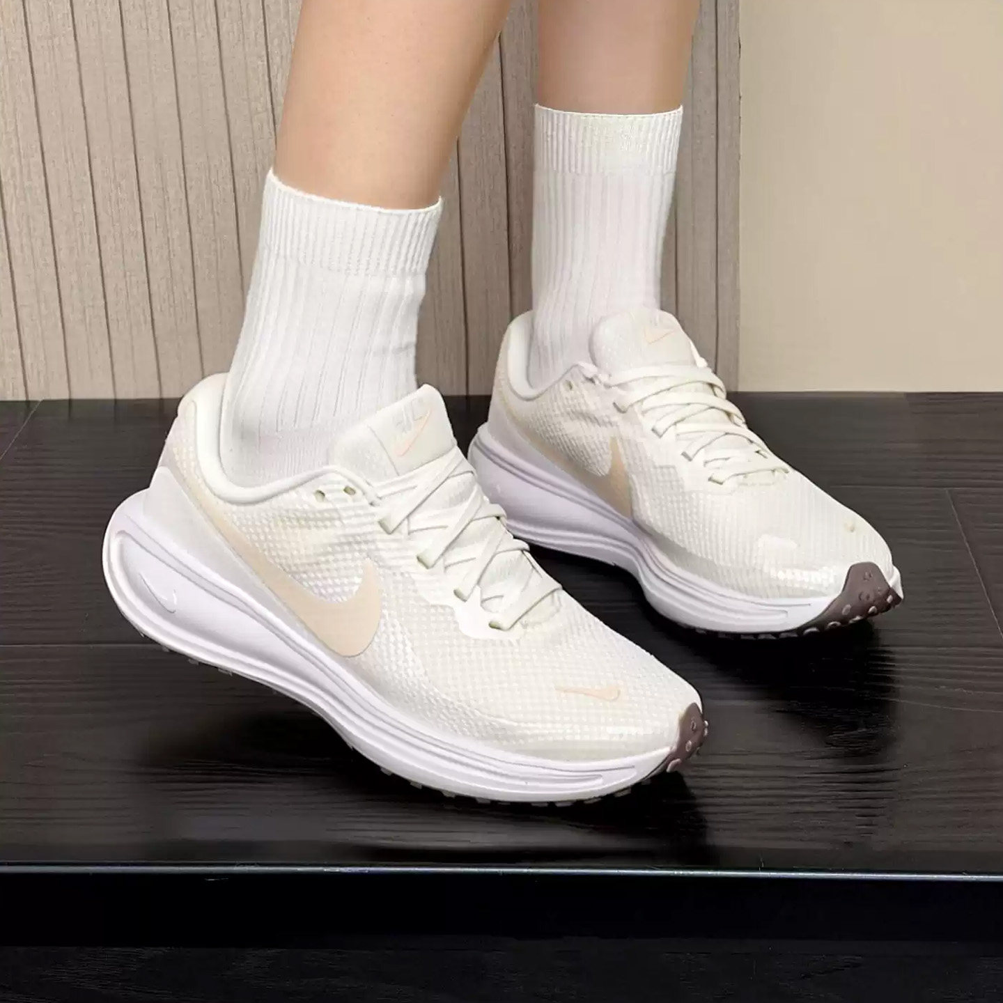 耐克旗舰正品女鞋2026年秋季新款女子运动鞋网面透气跑步鞋HJ8485