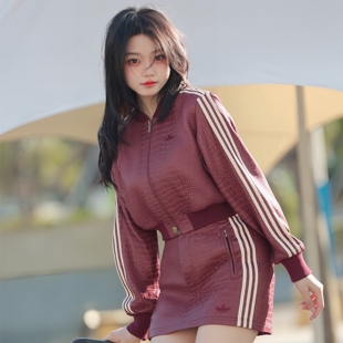 阿迪达斯红色皮仿夹克女装短款外套短裤三叶草26新款春季运动套装