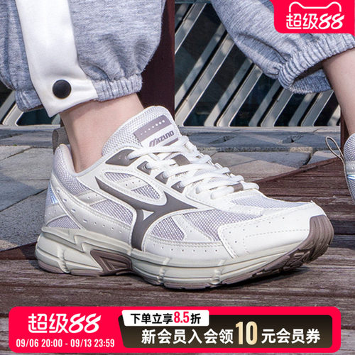 EVA中底轻量缓震，柔软回弹，舒适畅跑