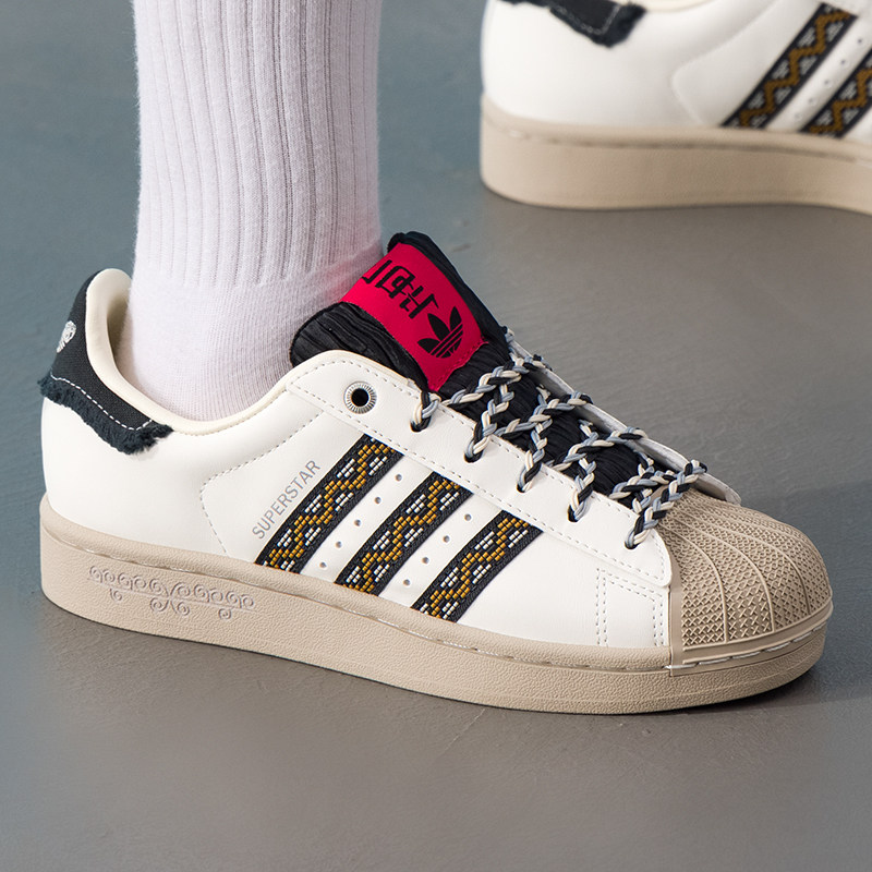 阿迪达斯三叶草贝壳头低帮板鞋男鞋女鞋2025新款运动休闲鞋JQ8722