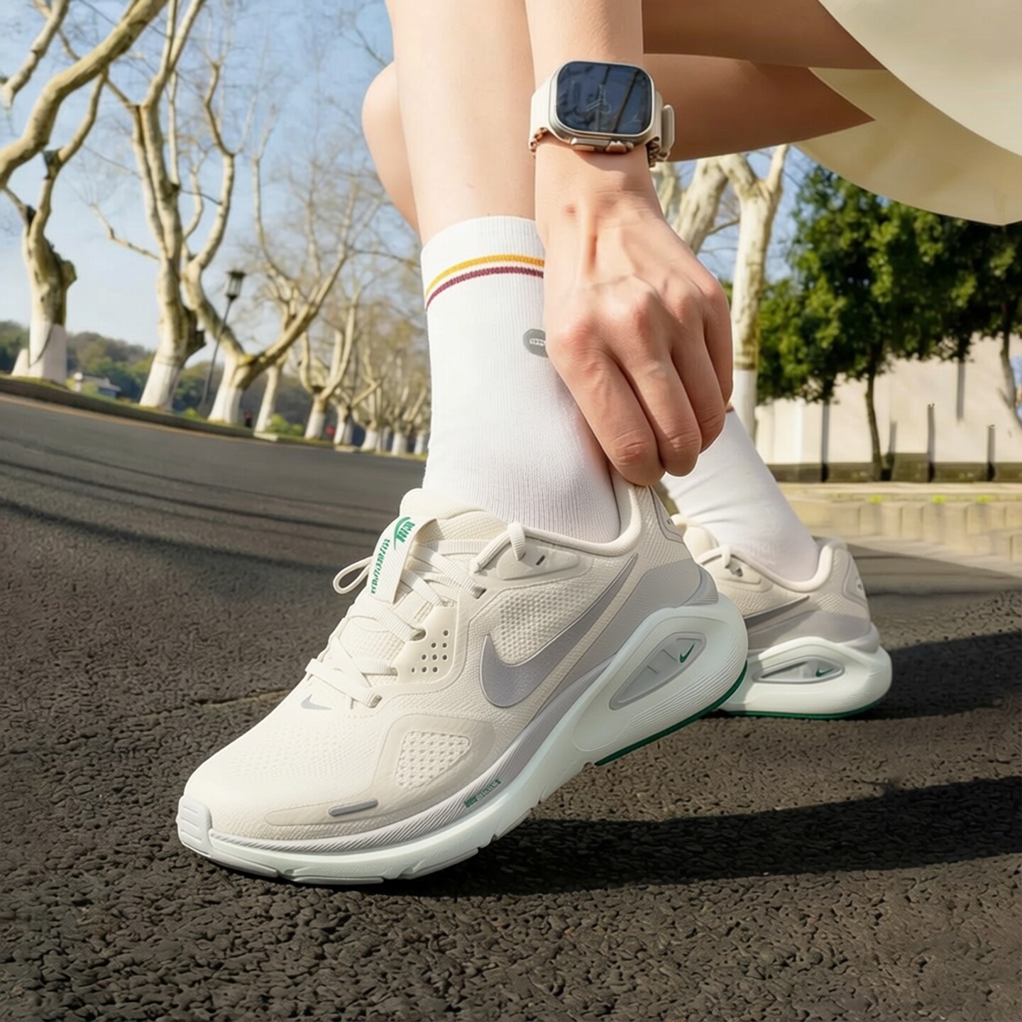 NIKE耐克女鞋2026夏新款轻便网面透气运动鞋软底跑步鞋HJ1101-008图片