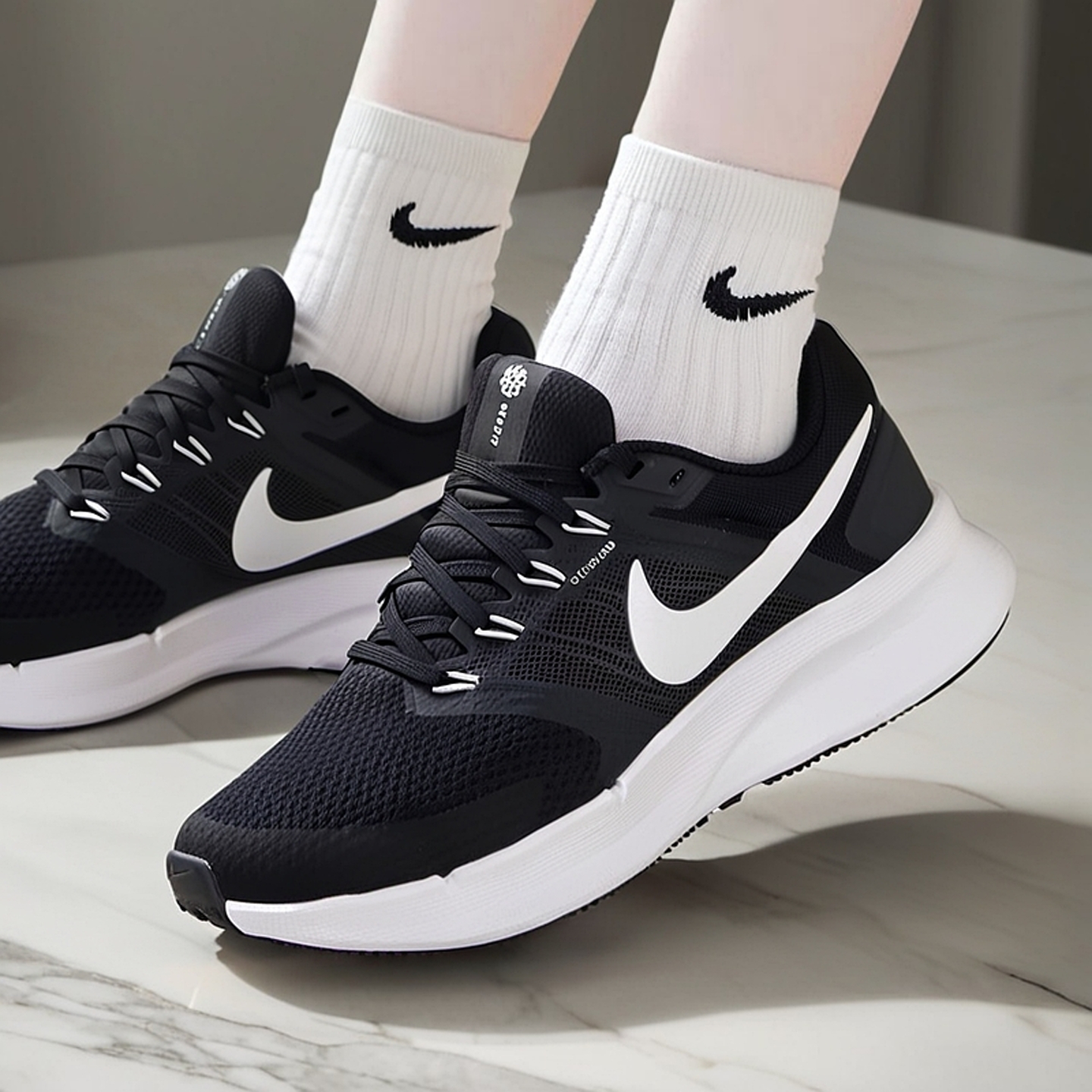 NIKE耐克女鞋跑步鞋RUN SWIFT 3专业轻盈透气运动鞋 DR2698-002