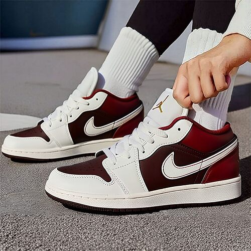 耐克女鞋2026新年款马年JORDAN AJ1棕红复古运动鞋板鞋IR7600-211