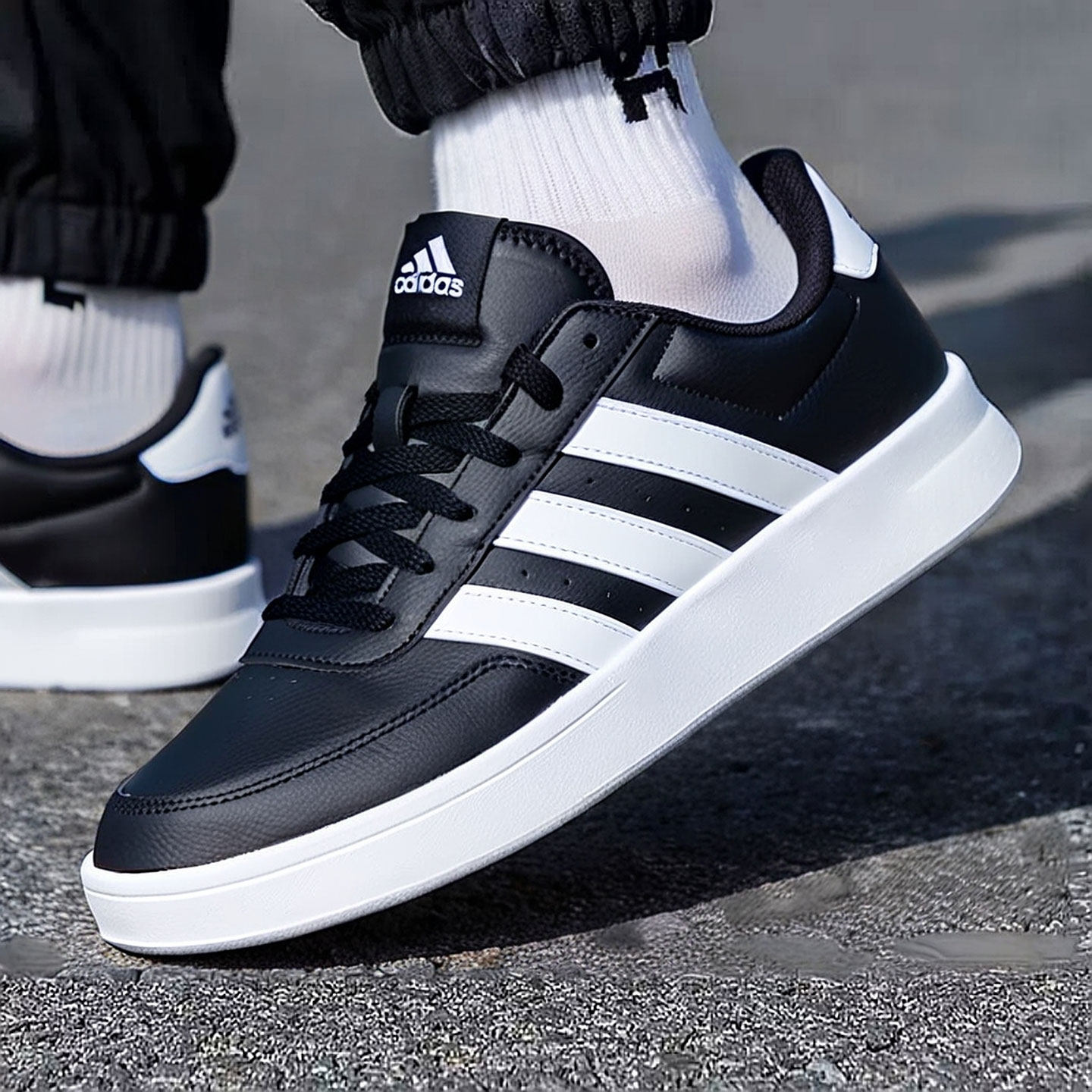 阿迪达斯正品男鞋低帮板鞋休闲鞋2026春季新款缓震轻便透气运动鞋