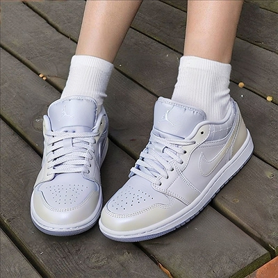 NIKE耐克女鞋板鞋新款AIR JORDAN 1运动鞋休闲鞋篮球鞋IM5129-010