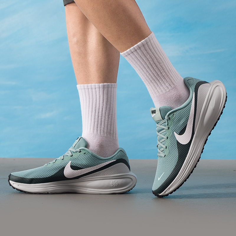 耐克（NIKE）男鞋2025新款秋冬运动鞋REVOLUTION 8健身训练缓震耐