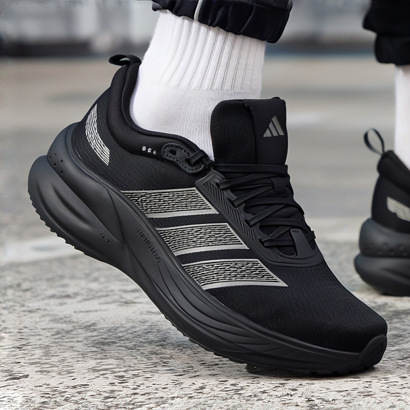 阿迪达斯跑步鞋男女鞋春季新款黑色网面透气运动鞋减震轻便休闲鞋