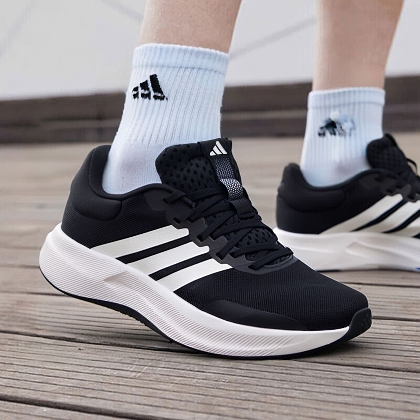 Adidas阿迪达斯官方男款2025年冬季新款时尚休闲运动跑步鞋JH5554