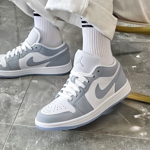 Nike耐克女鞋Air Jordan 1 AJ1灰白简约舒适耐磨运动篮球鞋DC0774