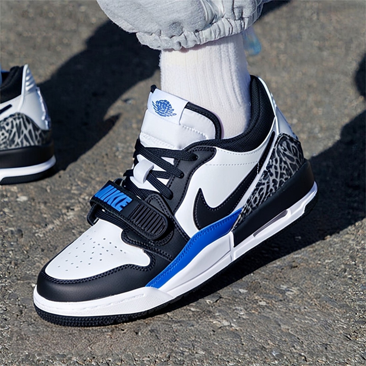 NIKE耐克女鞋秋冬新款AJ312低帮休闲鞋气垫运动篮球鞋CD9054-114