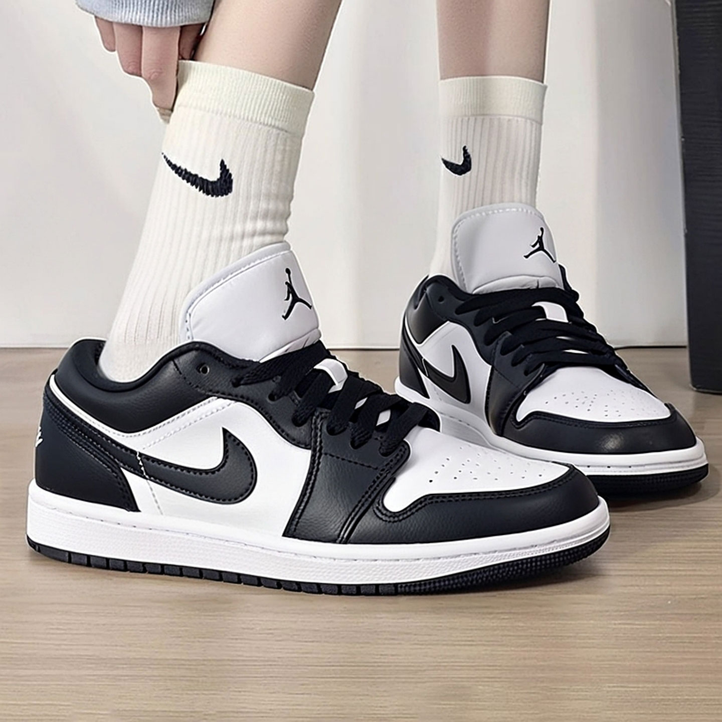 NIKE耐克女鞋AIR JORDAN 1低帮复古运动鞋训练篮球鞋DC0774-101