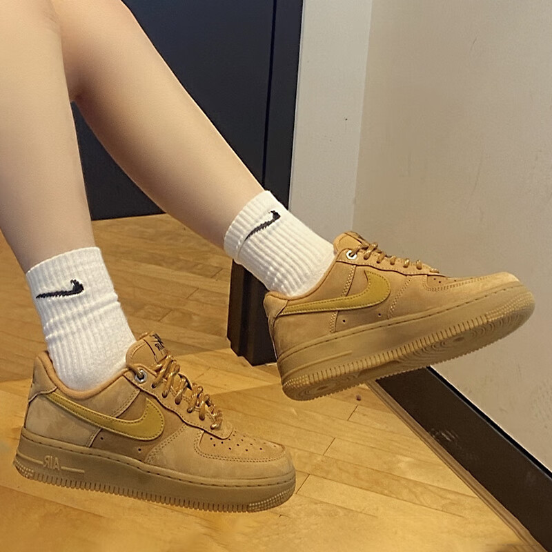 NIKE耐克女鞋厚底休闲鞋25秋AF1小麦色空军一号板鞋运动鞋FZ7372