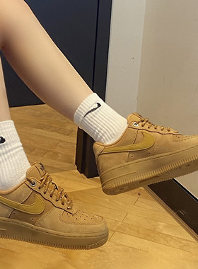 NIKE耐克女鞋厚底休闲鞋26秋AF1小麦色空军一号板鞋运动鞋FZ7372