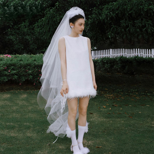 白小仙甜美风羽毛短款轻婚纱礼服