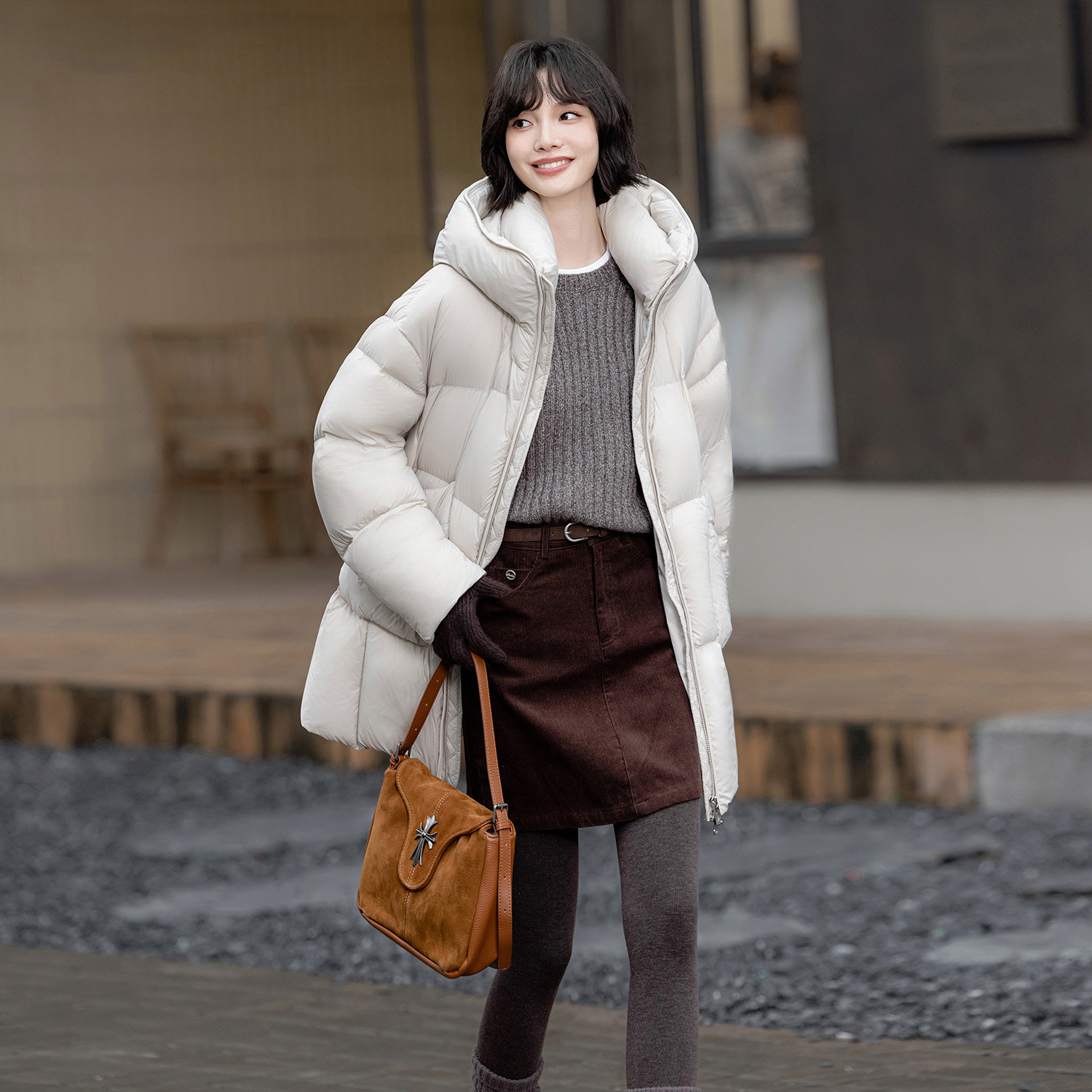 时尚百搭白鸭绒羽绒服女