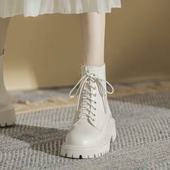 秋冬马丁靴女款2025新款真皮白色短靴英伦风厚底加绒靴子冬季女靴