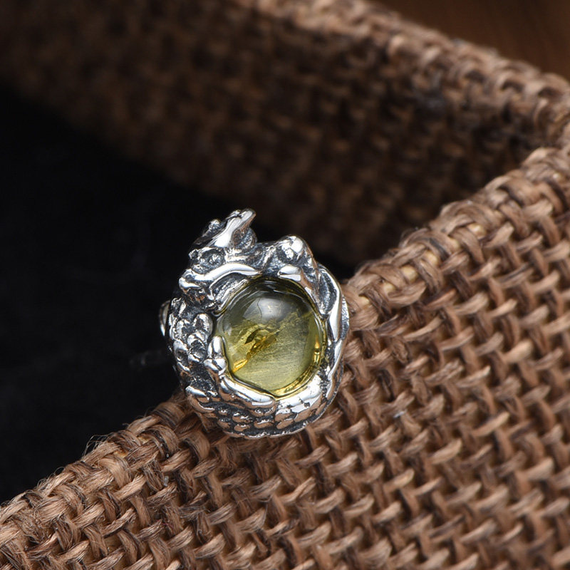 银の曼男士耳钉生肖龙圆形潮男黄色水晶复古泰银个性龙形耳饰单只