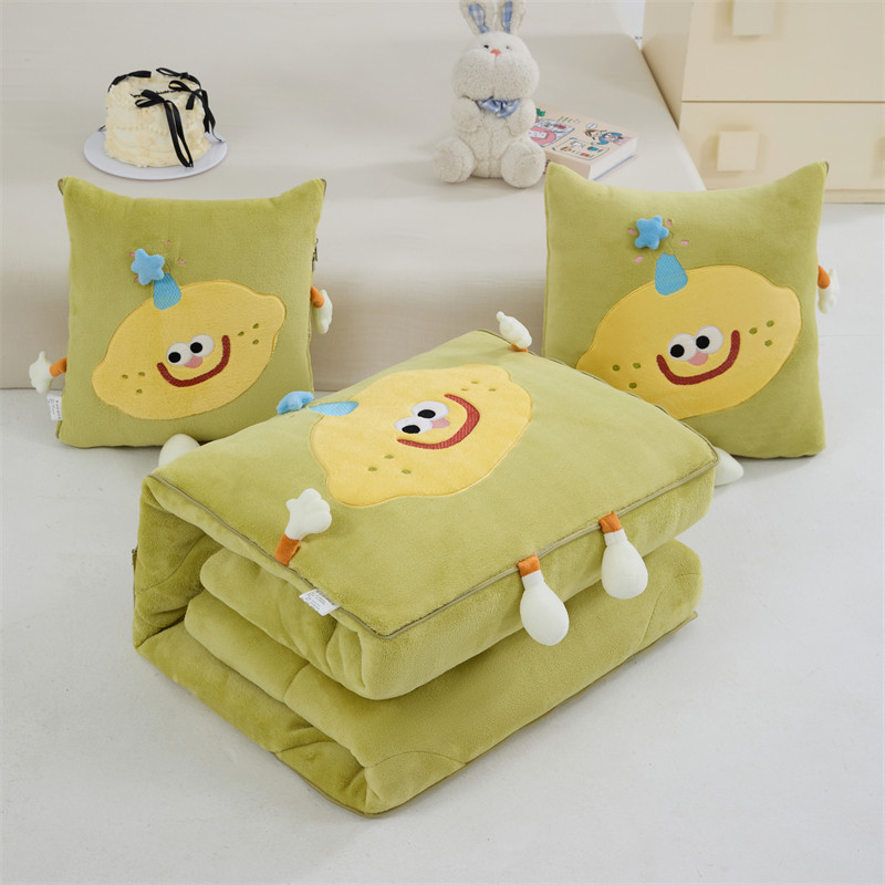 抱枕被子加厚多用牛奶绒二合一车载靠垫办公室宿舍折叠沙发午睡毯