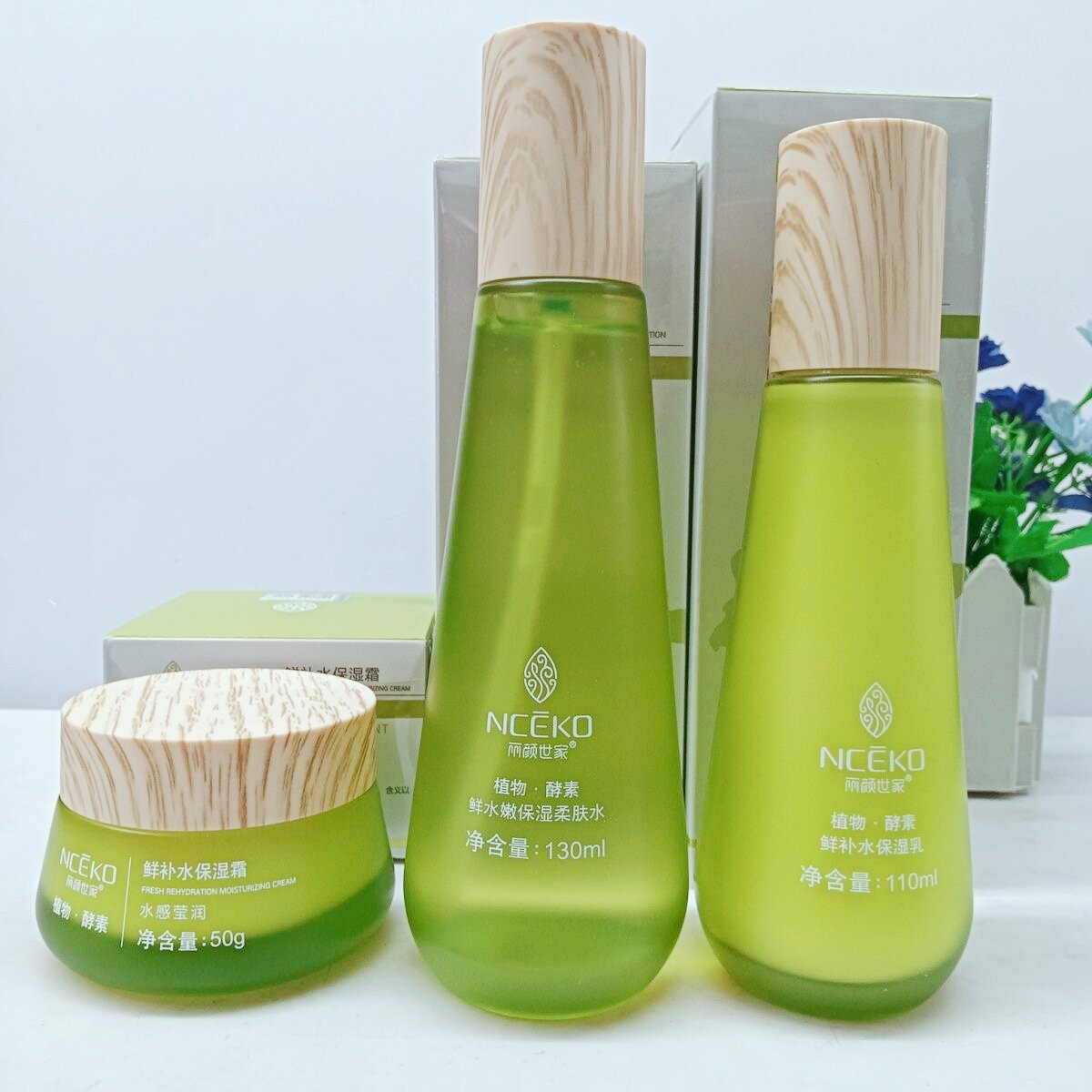 植萃鲜补水保湿护肤品柔肤水乳液