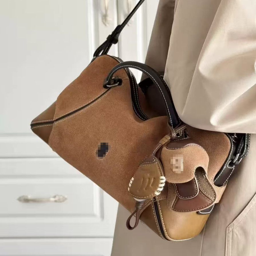 古吉棒球软波士顿包2025新款牛仔大容量通勤复古包女斜挎手拎包