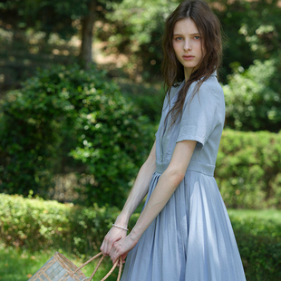 Bruland 法式文艺风百褶长款连衣裙纯色简洁大方单排扣翻领裙子女