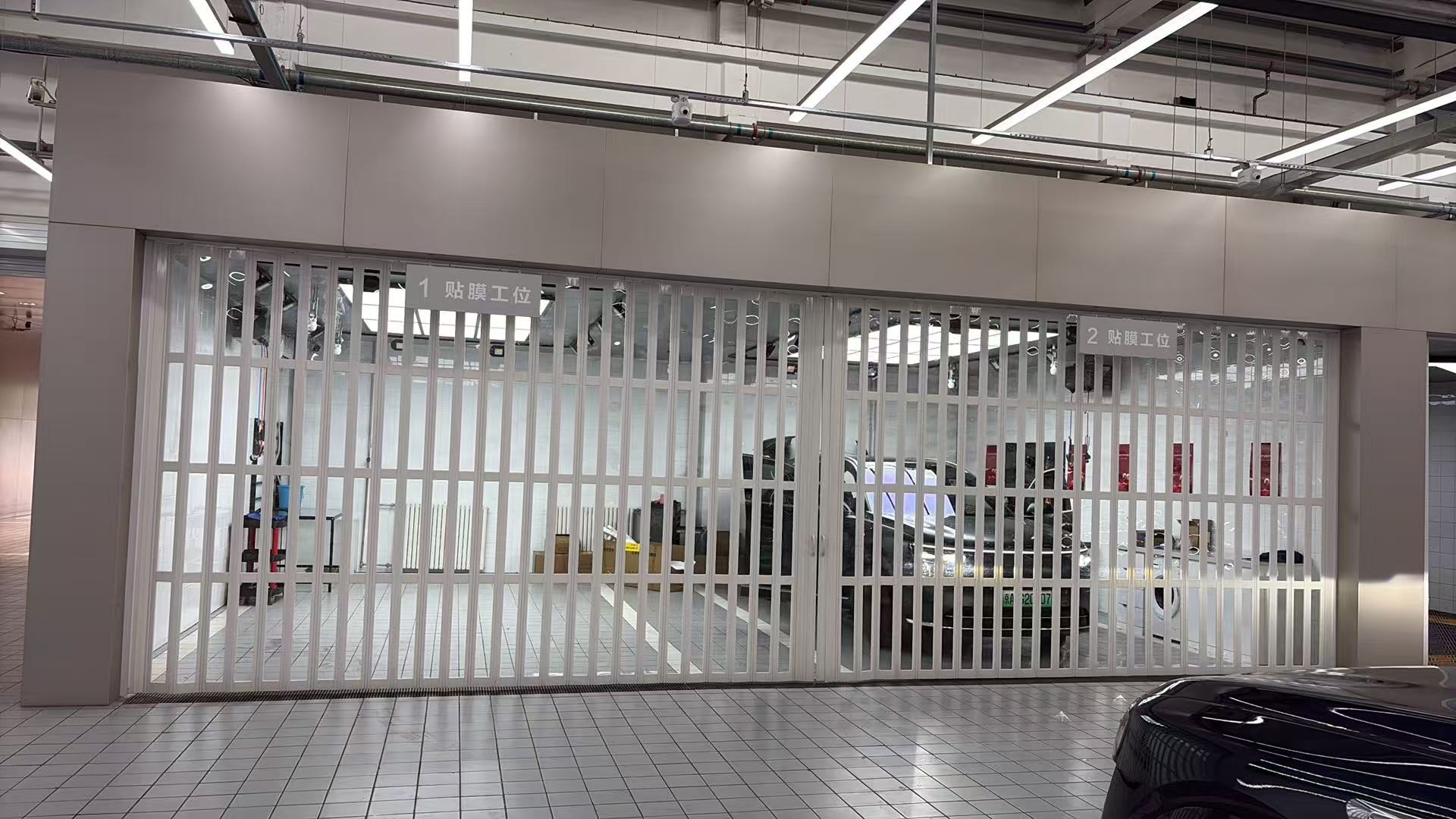 洗车房PVC折叠门汽车美容商场店铺防水帘防尘隔断推拉吊轨移门图片
