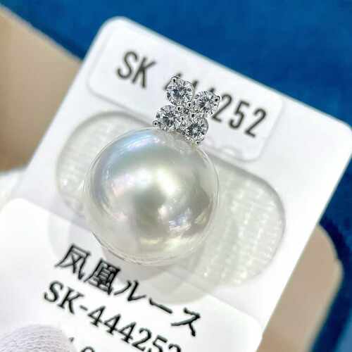 澳白吊坠真科研凤凰14mm正圆几乎无暇微微生长纹皮层厚绸缎光18K